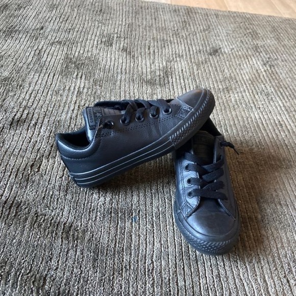 Converse shoes - Picture 2 of 2